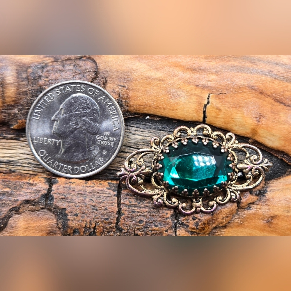 Green Cabochon Brooch Prong Set Antiqued GoldTone Most Likely European 1.5" X 1" - Picture 3 of 4
